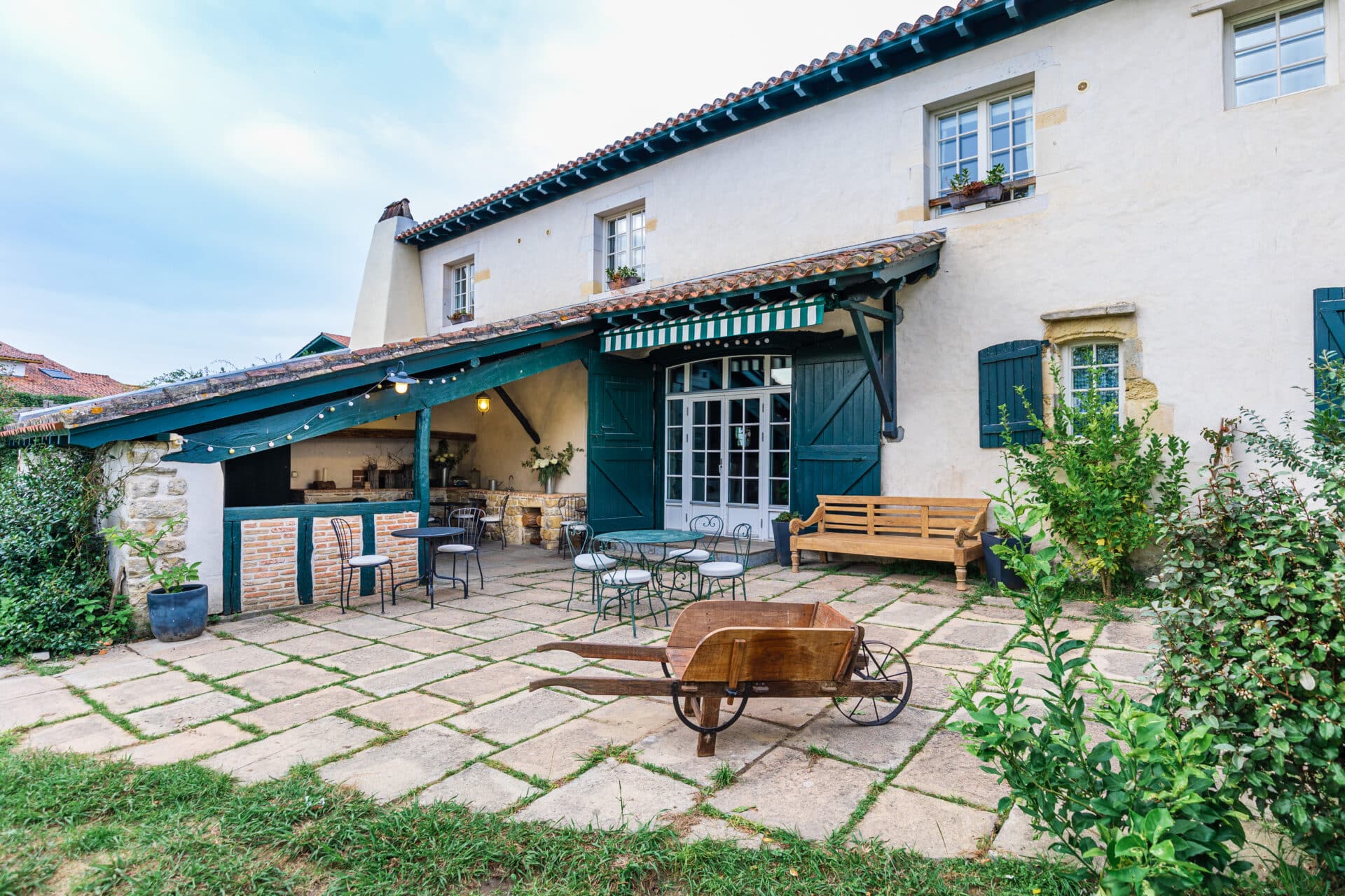 terrasse hotel champêtre pays basque