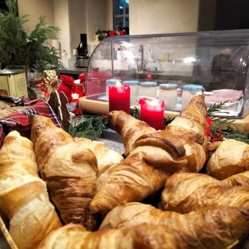 petit dejeuner gourmands hotel domaine de bassilour buffet 